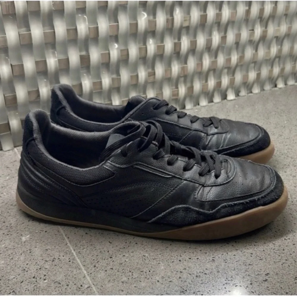 Zara retro leather sneakers size 43 euro (10us) black with laces